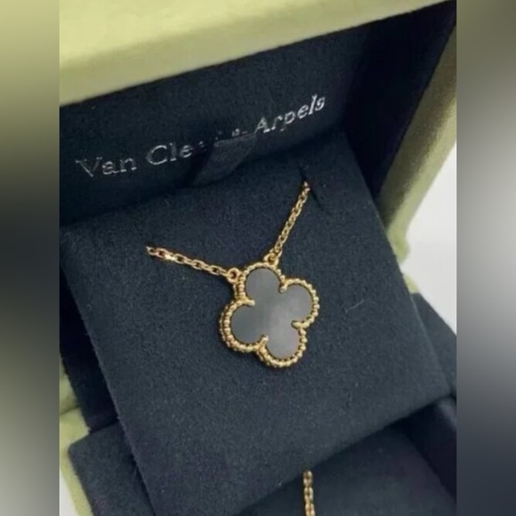 Van Cleef. & Arpels Jewelry - Van Cleef & Arpels Necklace